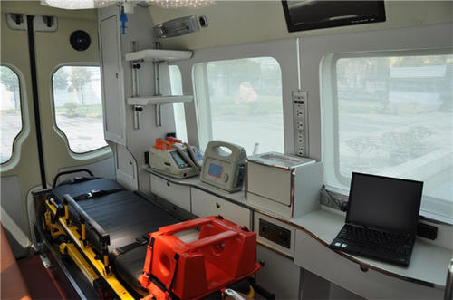 渠县救护车内部